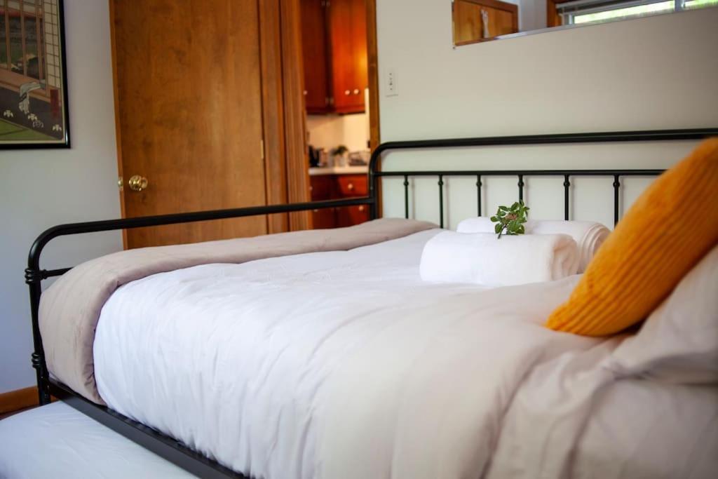 Modern Cabin With Hot Tub Grill Lake Beach Wineries Hiking Fishing And Hershey Park Family And Pet Friendly Superhosts On Ab&B Mount Gretna Exteriér fotografie